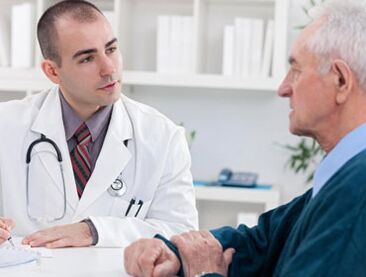E Mann mat Symptomer vun der Prostatitis sollt als éischt en Urolog konsultéieren