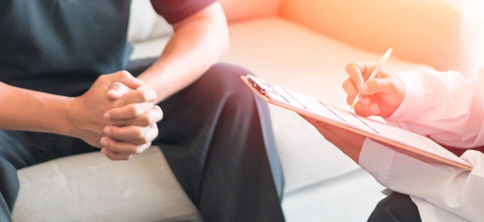 De Rendez-vous vun der Behandlung fir e Patient mat chronesche Prostatitis
